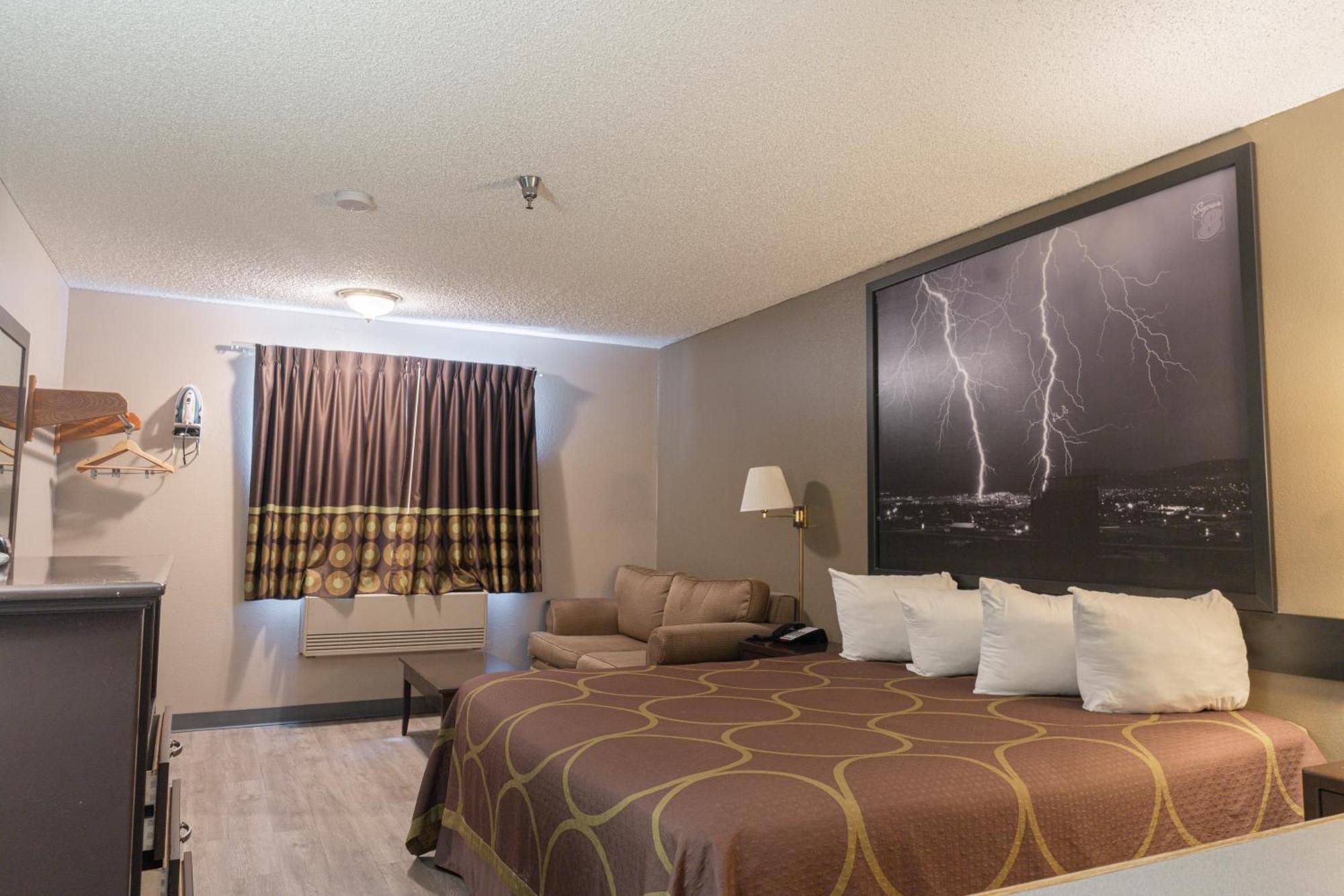 Super 8 By Wyndham Grants Hotel Ngoại thất bức ảnh